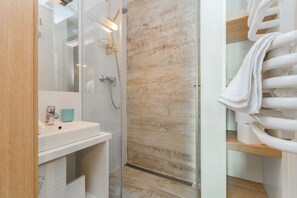 Comfort Apartment, City View | Bathroom