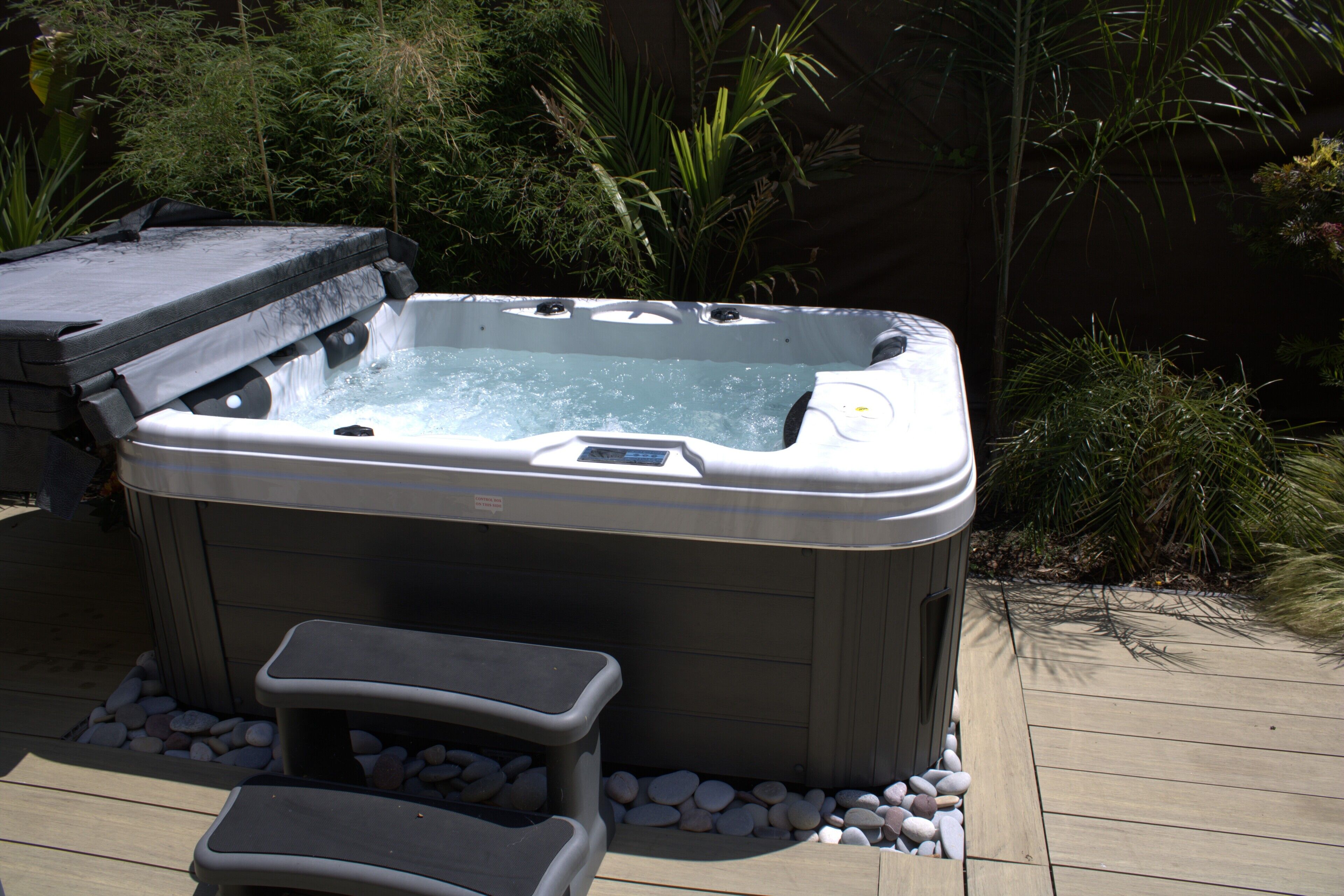 مغطس سبا خارجي