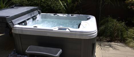 مغطس سبا خارجي