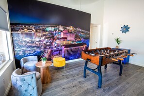 Game room - Spacious Vegas Home Retreat -Ideal for families & groups. Pets welcome! (North Las Vegas)