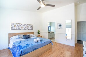 3 bedrooms, iron/ironing board, WiFi, bed sheets - Spacious Vegas Home Retreat -Ideal for families & groups. Pets welcome! (North Las Vegas)