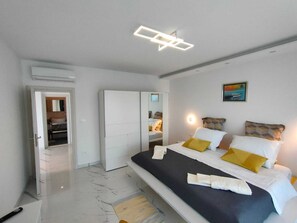 2 habitaciones, tabla de planchar con plancha, wifi y ropa de cama