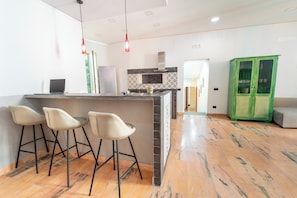 Apartment | Living area - A Due Passi da Spaccanapoli by Wonderful Italy (Naples)
