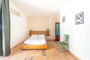Apartment | 3 bedrooms, iron/ironing board, free WiFi, bed sheets - A Due Passi da Spaccanapoli by Wonderful Italy (Naples)
