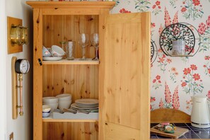 Studio | Eget kjøkken | Kjøleskap, vannkoker, brødrister og kjøkkenutstyr