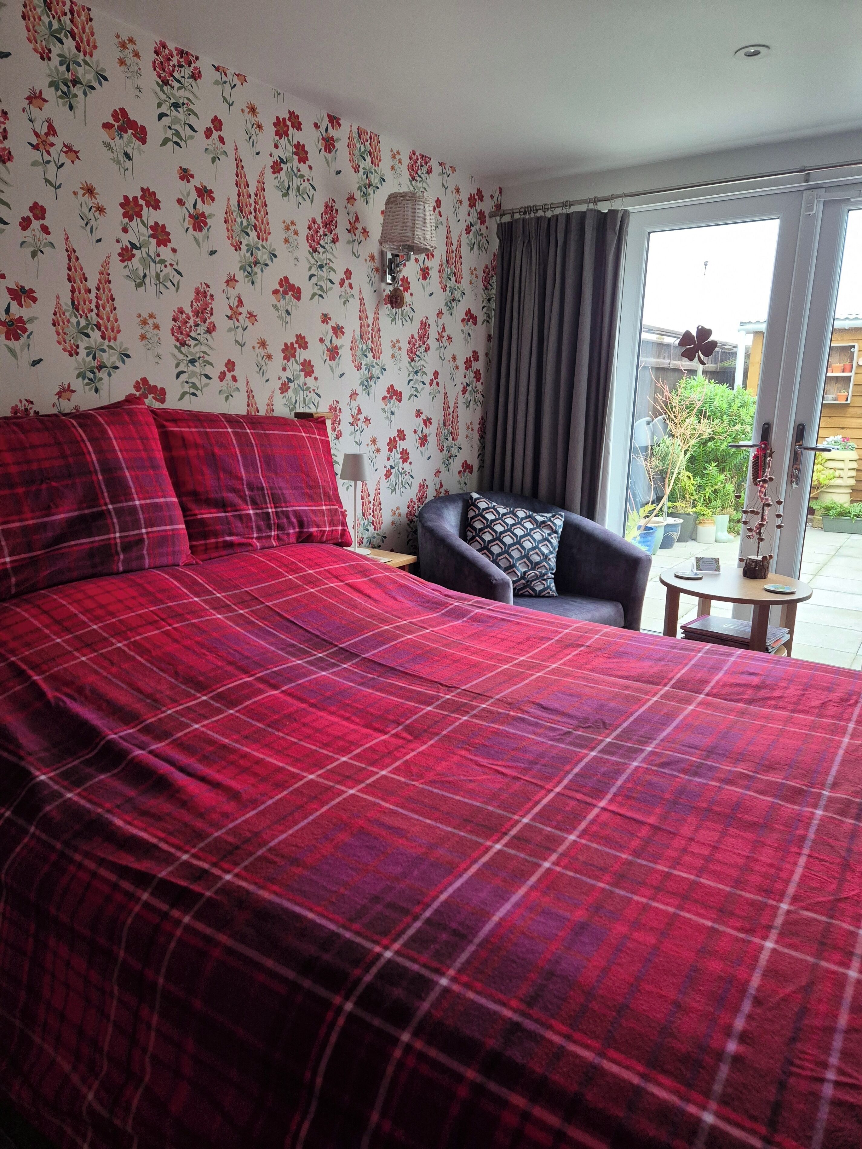 Free WiFi, bed sheets