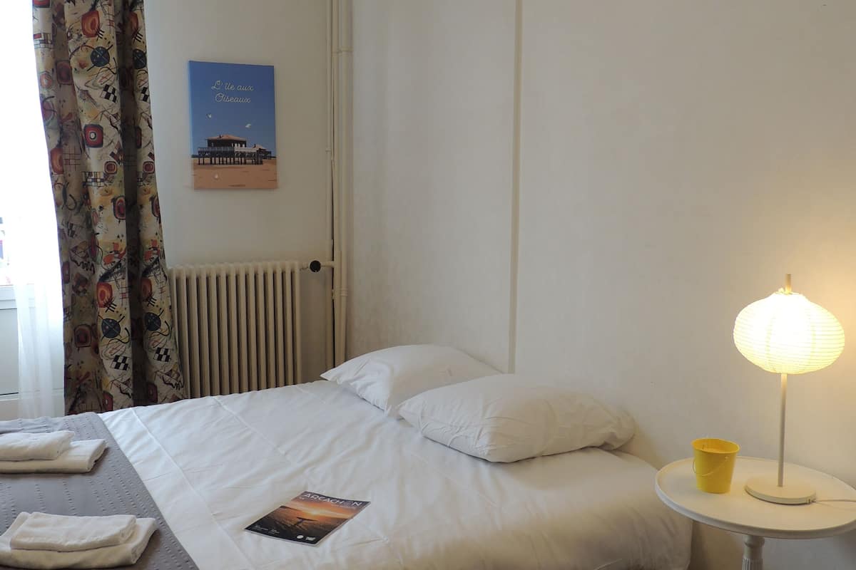 1 bedroom, individually decorated, individually furnished