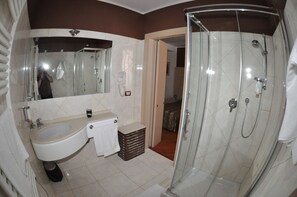 Comfort Double Room | Bathroom | Shower, hair dryer, towels, soap - hotel dulcinea (Muggia)