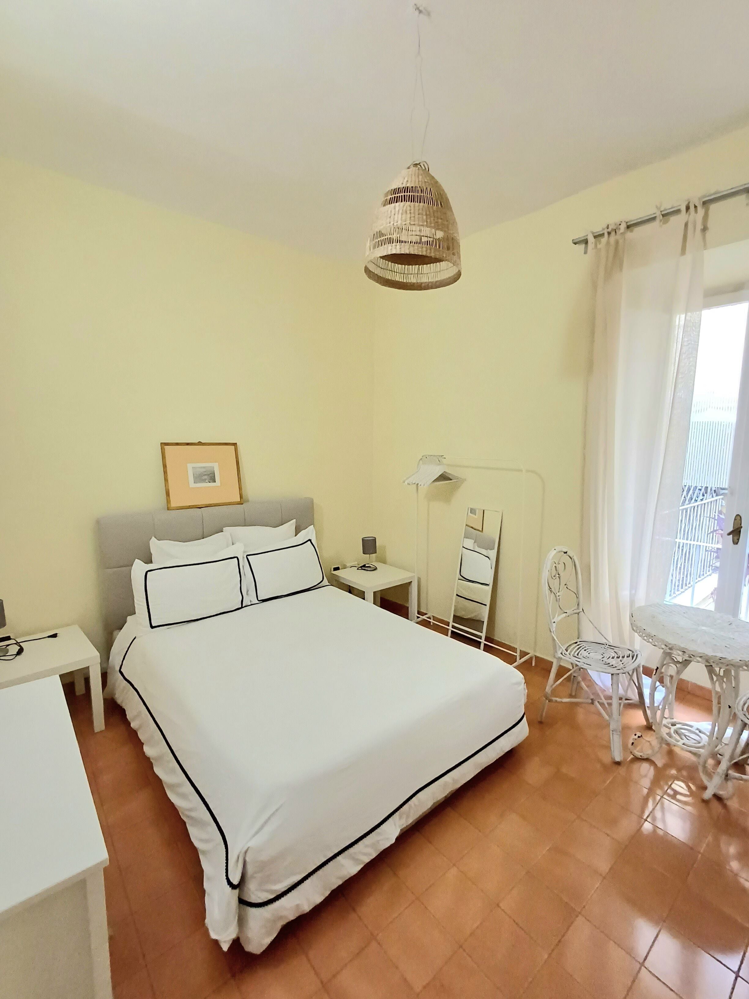 1 sovrum, skrivbord, strykjärn/strykbräda och gratis wi-fi