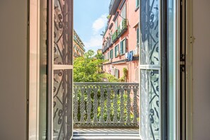 An open balcony with ornate metal railings, a view of adjacent buildings, and a clear sky. - Smooth Vibes at Chiaia by Napoliapartments (Naples)
