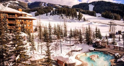 Private Hot Tub Ski In Ski Out Sleeps 9