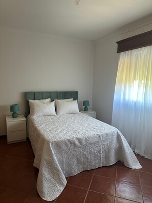 4 室のベッドルーム、アイロン / アイロン台、WiFi、ベッドシーツ