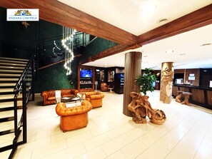 Coin salon dans le hall