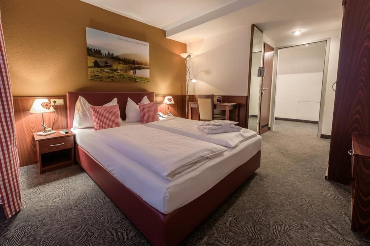 Hypo-allergenic bedding available, in-room safe, desk, laptop workspace