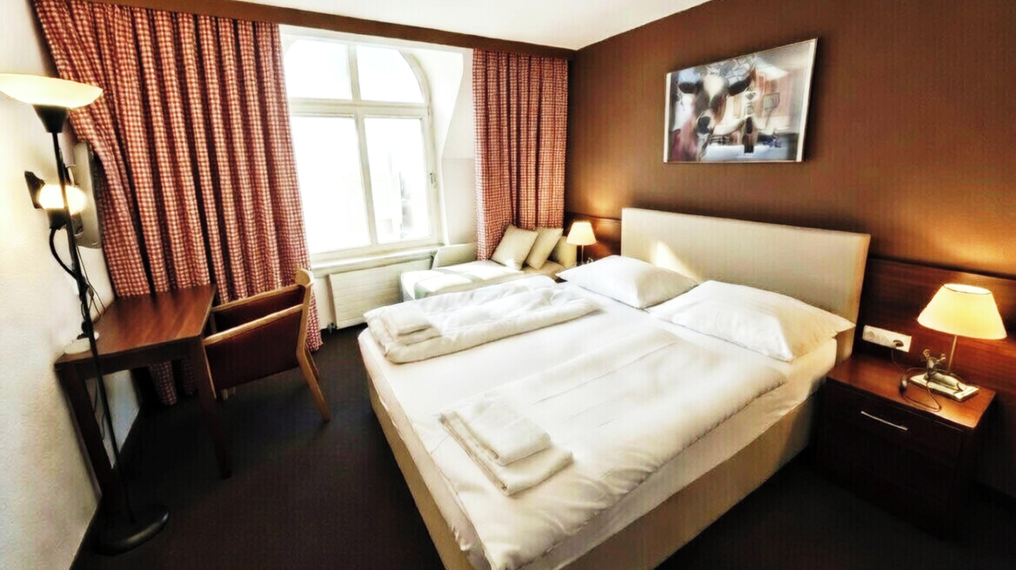 Dobbeltrom – standard | Allergitestet sengetøy, safe på rommet og individuelt dekorert