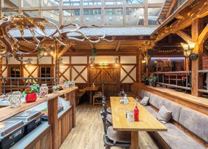 Tägliches Frühstücksbuffet gegen Gebühr