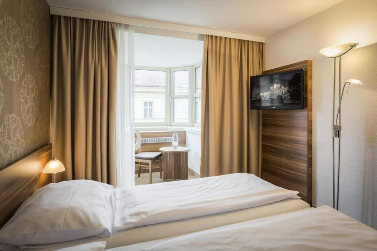 Hypo-allergenic bedding available, in-room safe, desk, laptop workspace