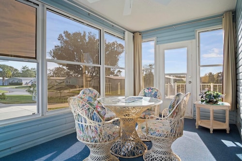2/2 Ranch home, 
Golf Cart, near Shopping & Spanish Springs
