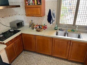 Apartemen | Dapur pribadi | Lemari es, microwave, oven, dan kompor