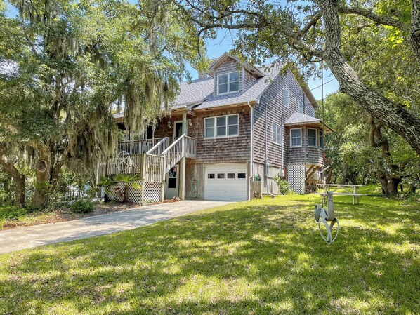 Exterior - Just Listed! 4 BR family friendly Avon home (Avon)