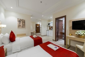 Desk, soundproofing, free WiFi, bed sheets