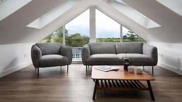 Smart TV, table tennis