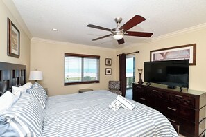 2 bedrooms, desk, iron/ironing board, free WiFi - Siesta Key Stunner Endless Gulf Views from Your 2 Bed 2 Bath Top Floor Escape (Siesta Key)