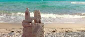 Siesta Key Stunner 2 Bed 2 Bath Ground Level Steps to Beach