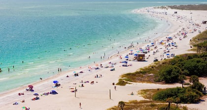 Siesta Key Stunner 2 Bed 2 Bath Ground Level Steps to Beach