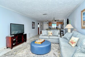 Smart TV, books - Siesta Key Beach 2 Bed 2 Bath with Gulf Views Steps to Beach (Siesta Key)