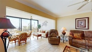 Smart TV, books - Vacation Ready 2 Bed 2 bath Siesta Key Beach with Gulf Views Steps to Beach (Siesta Key)