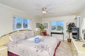 2 bedrooms, iron/ironing board, free WiFi, bed sheets - Steps to Siesta Key Beach 2 Bed 2 Bath with Full Gulf Views (Sarasota)
