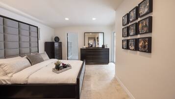 6 多间卧室、办公桌、熨斗/熨衣板、旅行婴儿床