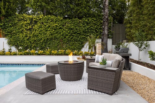 Charming Hollywood Hills Villa: Heated Pool, Unique Design, Peaceful and Private