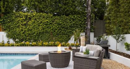 Charming Hollywood Hills Villa: Heated Pool, Unique Design, Peaceful and Private