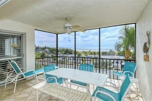 Outdoor dining - Siesta Key Beach Gulf Views Galore 2 Bed 2 Bath Condo Steps to Beach (Sarasota)
