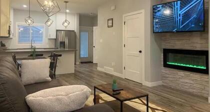 Exquisite 3 BR Villa with Double Garage-King Bed