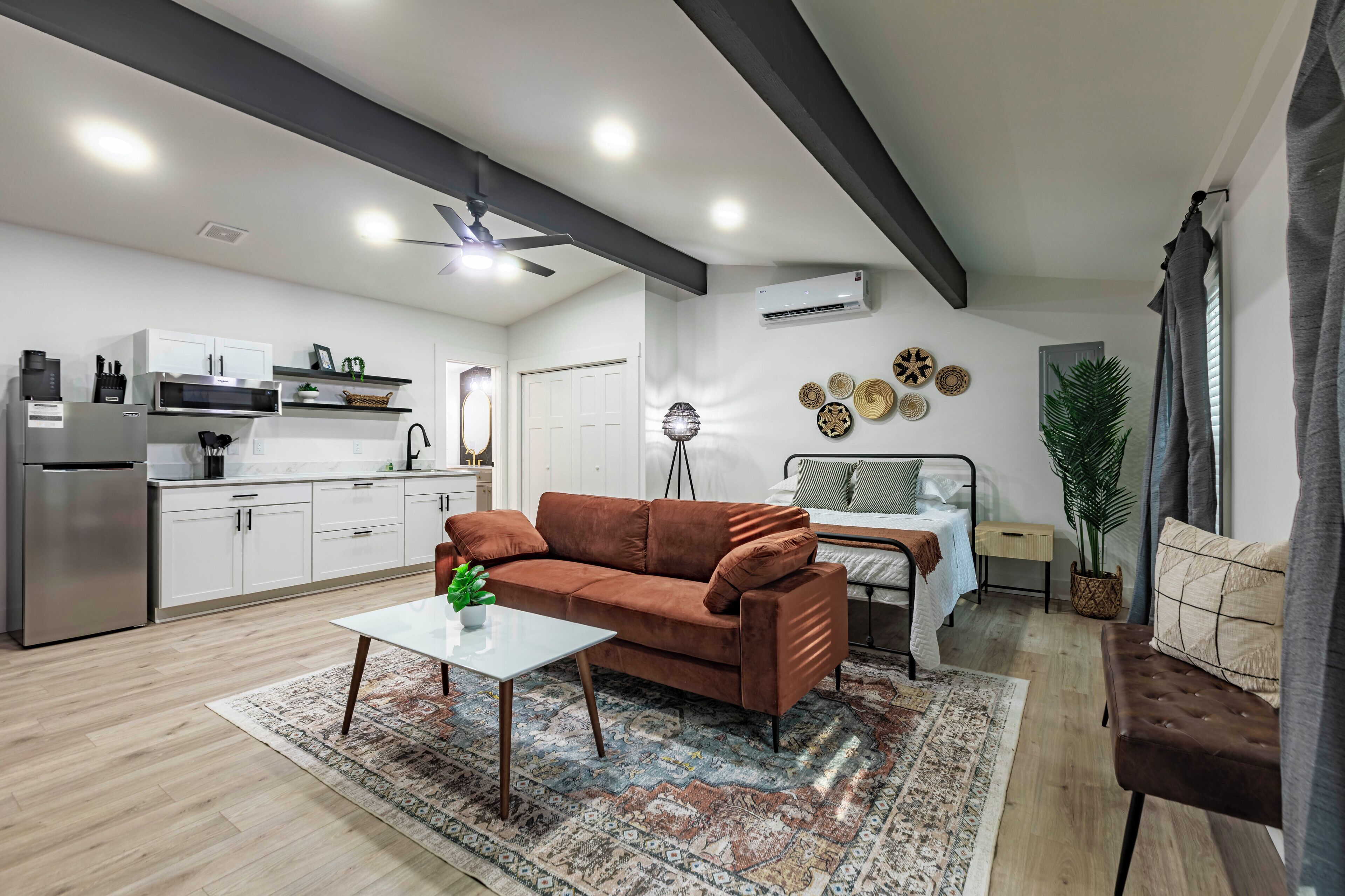 SeaSalt Studio 1 Bedroom 3 Miles to Pensacola Beach and minutes from Downtown