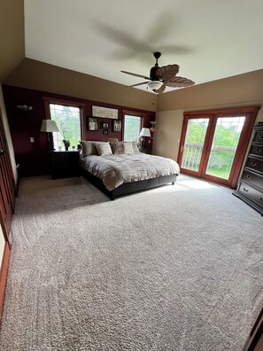 5 bedrooms, iron/ironing board, WiFi, bed sheets
