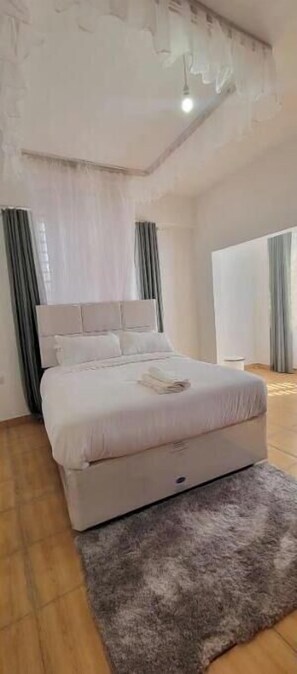 3 bedrooms, WiFi - Executive 3bedroom in kisumu CBD,0704734109 (Coinjock)