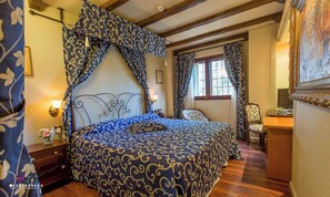 Executive Double Room, 1 King Bed | In-room safe, soundproofing, free WiFi, bed sheets - Hotel Masia de Lacy (Museros)