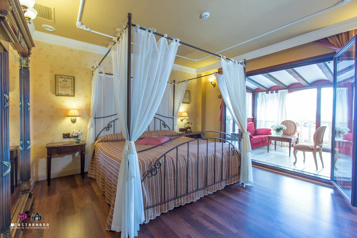 Doppia Junior, 1 letto king | Una cassaforte in camera, insonorizzazione, Wi-Fi gratuito, lenzuola