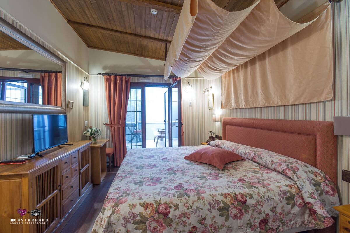 Doppia Basic, 1 letto king | Una cassaforte in camera, insonorizzazione, Wi-Fi gratuito, lenzuola