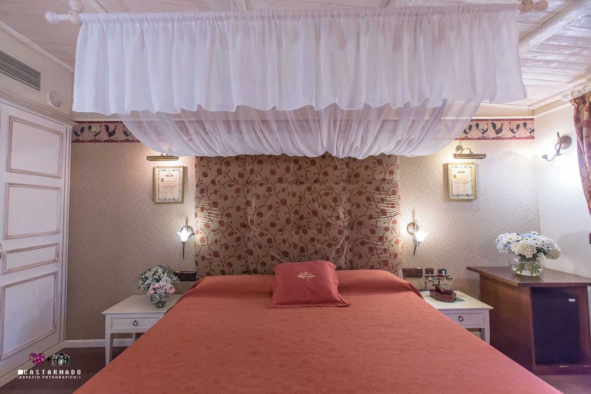 In-room safe, soundproofing, WiFi (free), bed sheets