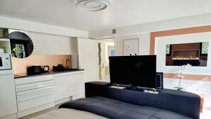 Unclassified image, 2 of 14, button - "l'hotel A LA Maison": Appartement Independant Dans Maison Saint Cloud (Saint-Cloud)
