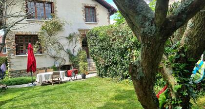 "l'hotel A LA Maison": Appartement Independant Dans Maison Saint Cloud