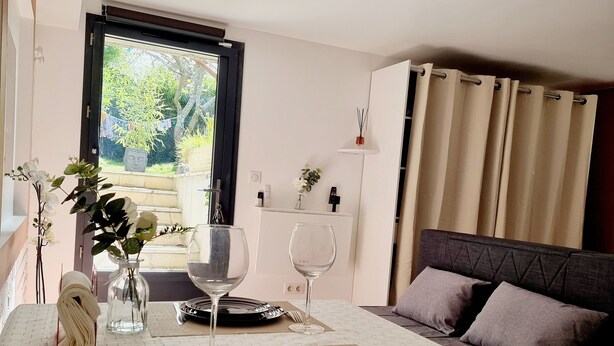 Unclassified image, 1 of 14, button - "l'hotel A LA Maison": Appartement Independant Dans Maison Saint Cloud (Saint-Cloud)