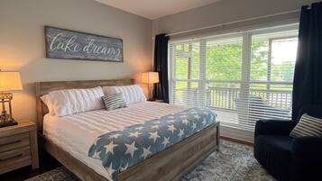 5 bedrooms, desk, iron/ironing board, travel crib