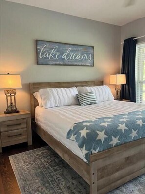 5 Schlafzimmer, Schreibtisch, Bügeleisen/Bügelbrett, Reisekinderbett