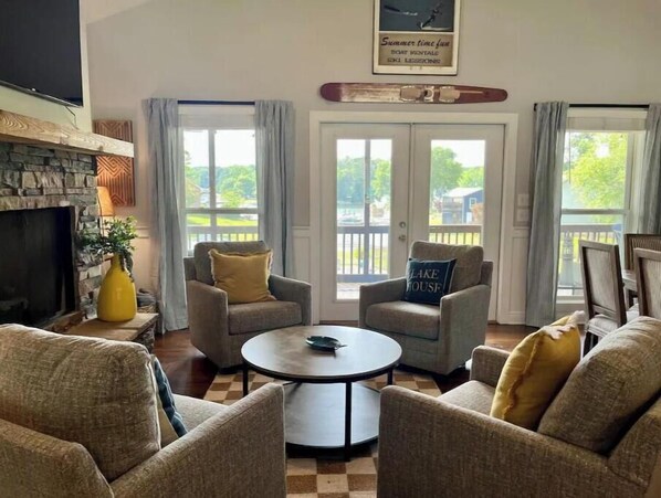 Smart-TV, Kamin, Tischfußball, Tischtennisplatte